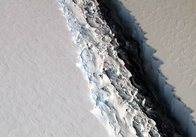 NASA image of the Larsen C rift 11-2016