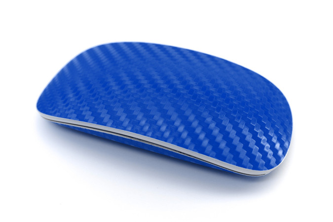 This is an Apple mouse with a carbon fiber wrap in blue. Ah, blue carbon.